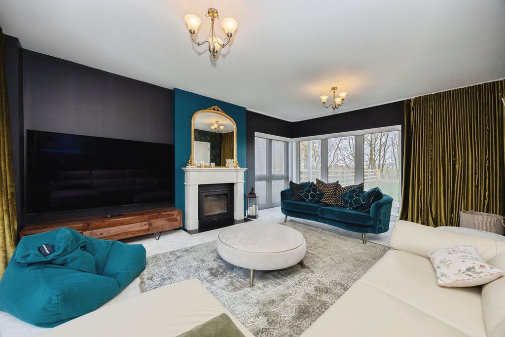 Property photo 3 of 25