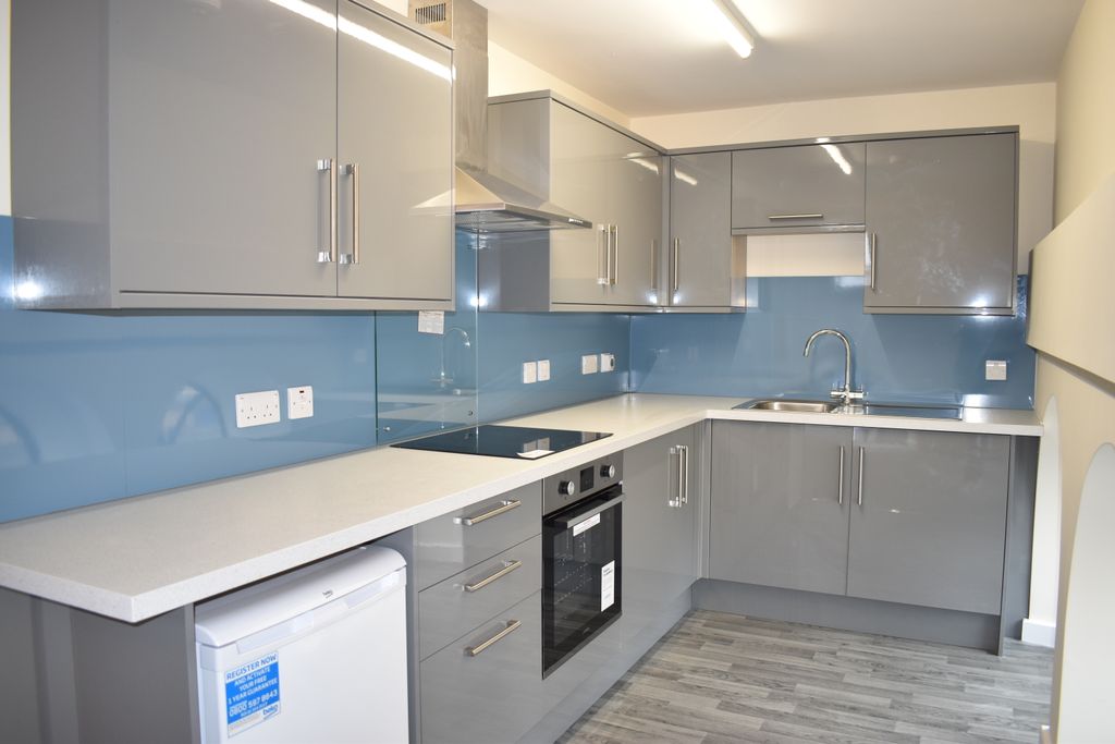 Property photo 2 of 8 Kitchen