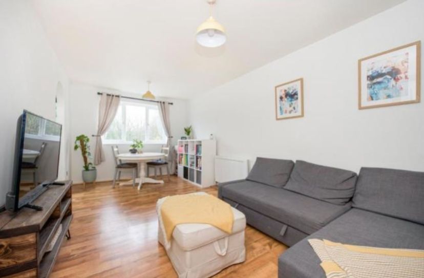 Property photo 2 of 9 Lounge