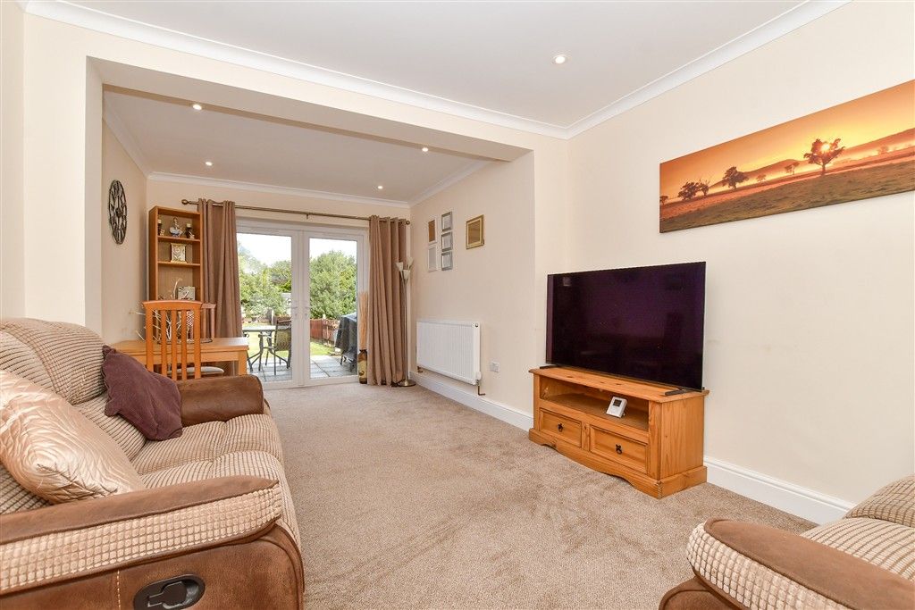 Property photo 3 of 13 Lounge