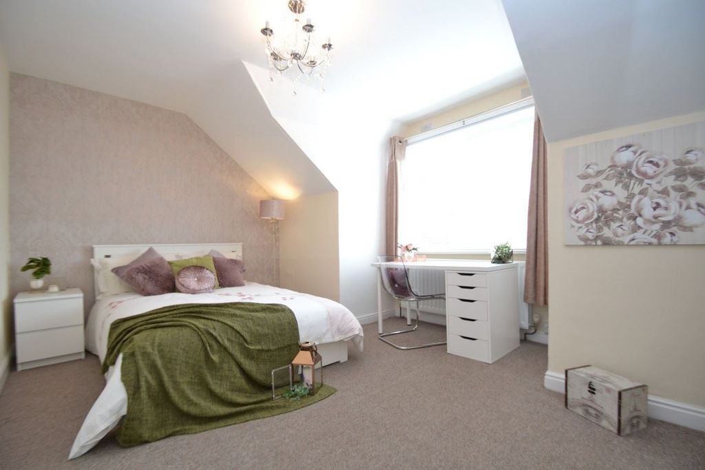 Property photo 3 of 10 Photo 2