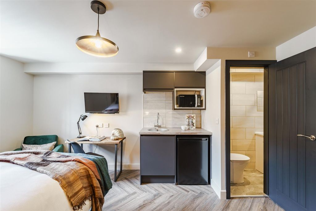 Property photo 3 of 8 033-A7R00555-Hdr.Jpg