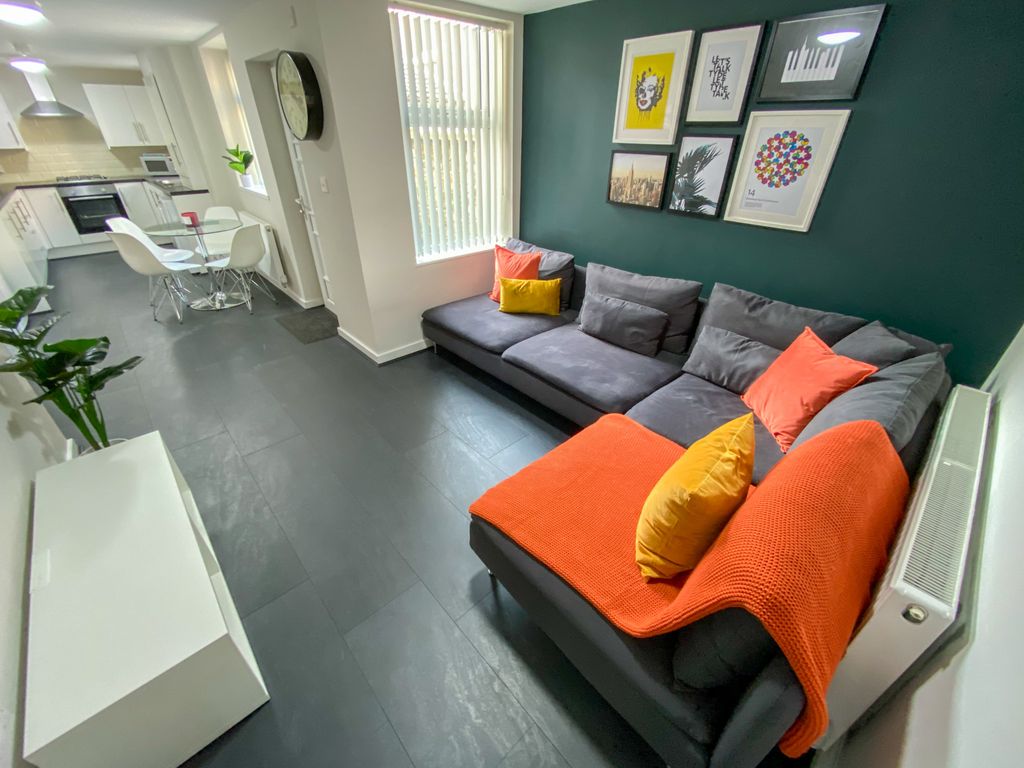 Property photo 1 of 12 File_006