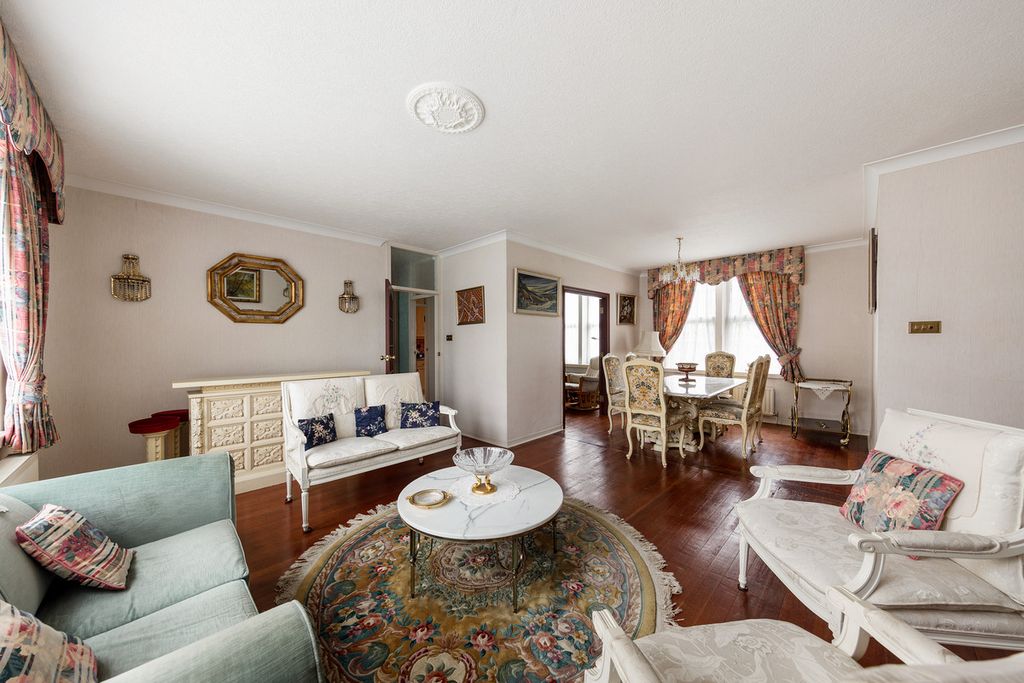 Property photo 2 of 22