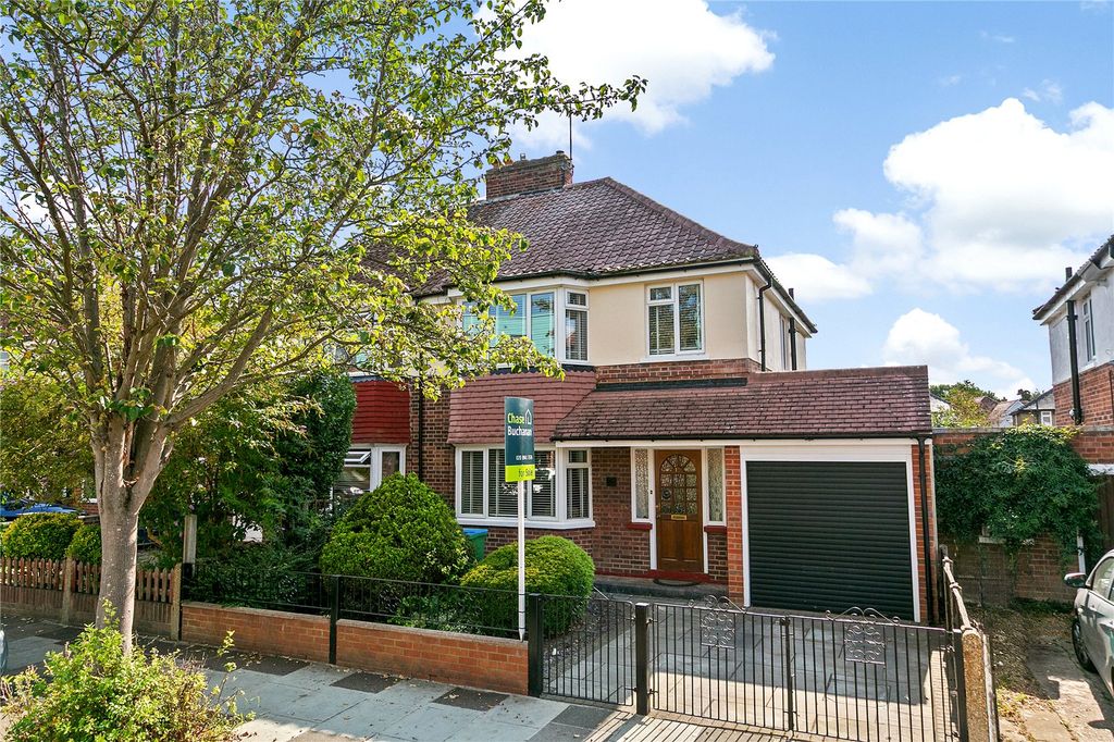 Property photo 1 of 20 Picture No. 05