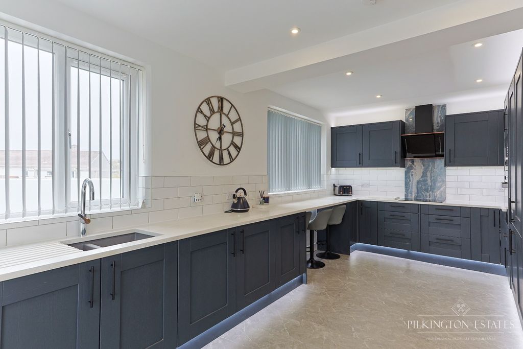 Property photo 2 of 18 4487364