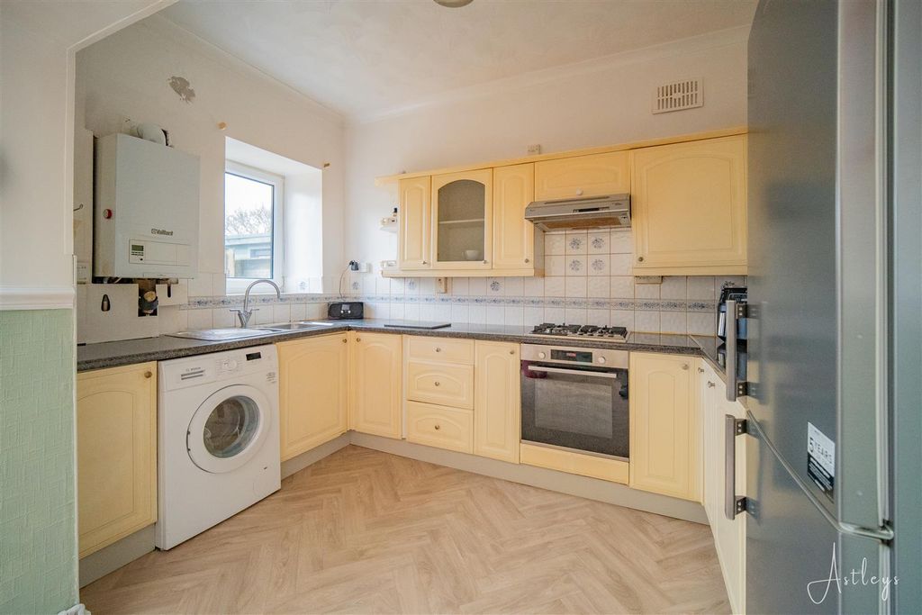 Property photo 3 of 21 Kitchen/Diner