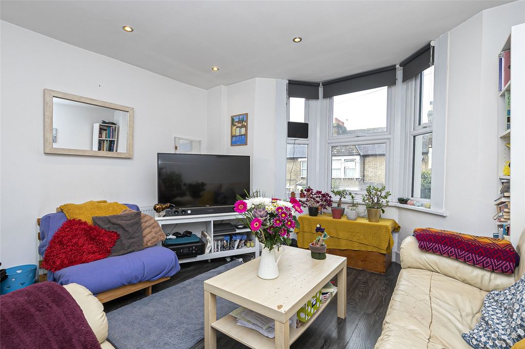 Property photo 2 of 9 Picture No. 11