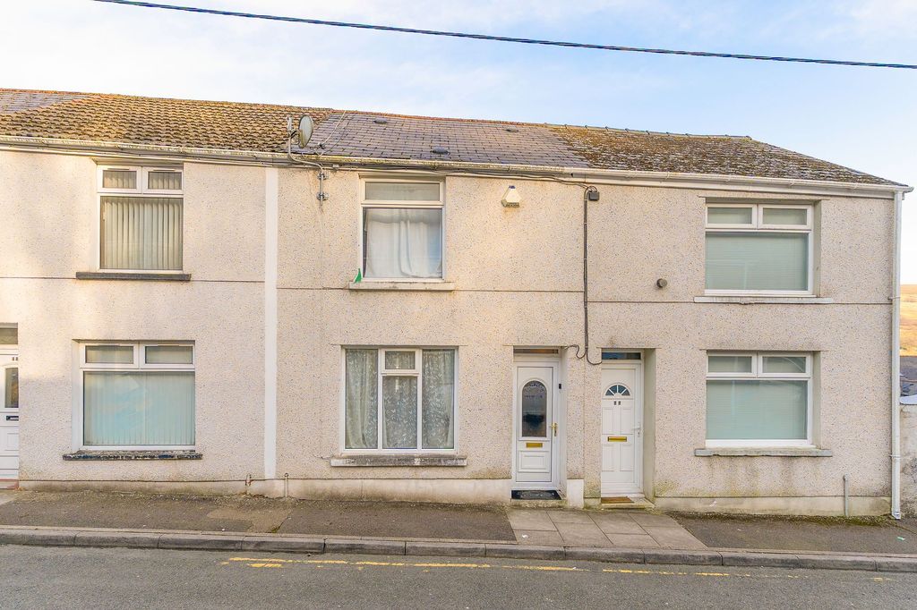 Property photo 1 of 18