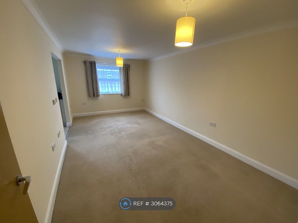 Property photo 3 of 13 Lounge