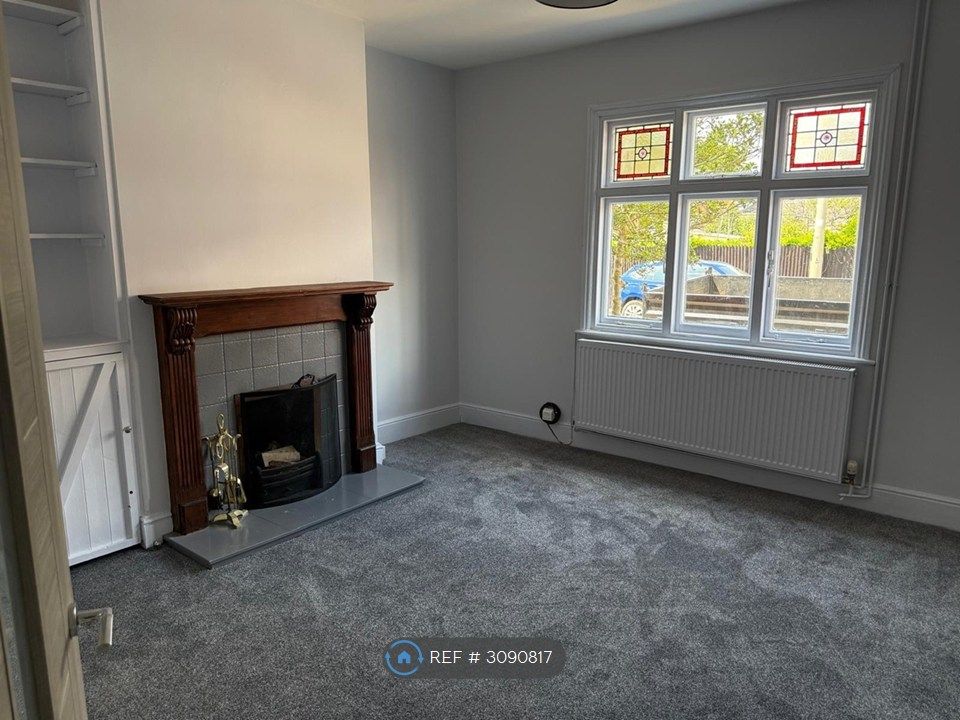 Property photo 2 of 21 Lounge/Front Room