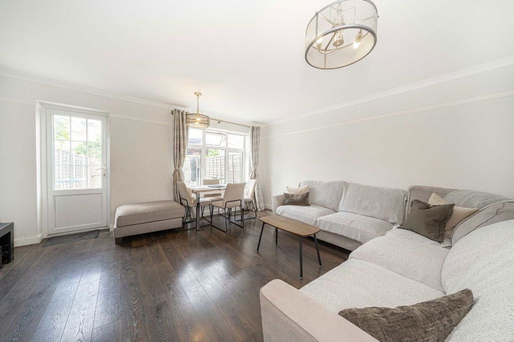 Property photo 3 of 7