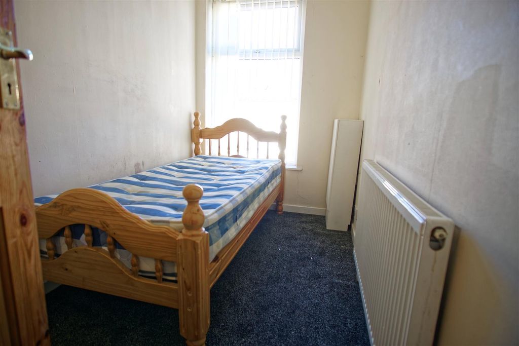 Property photo 3 of 7 Bedroom 2