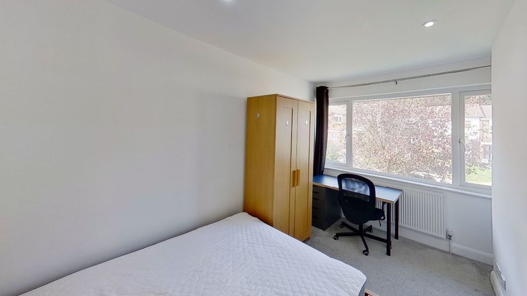 Property photo 3 of 35