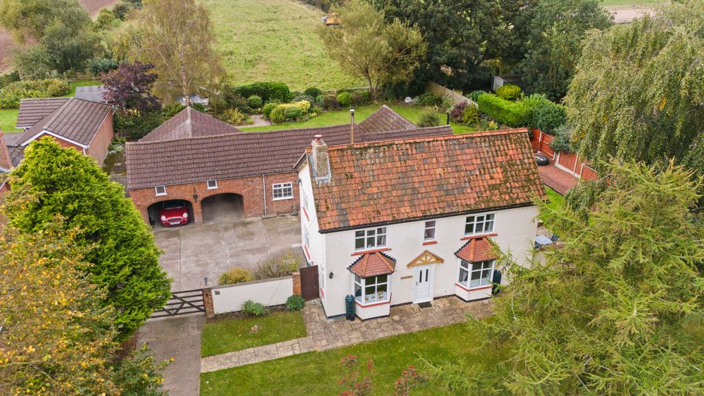 Property photo 2 of 34