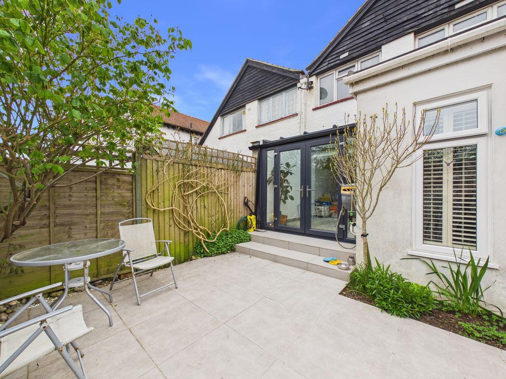 Property photo 3 of 19 Cam03519G0-Pr0503-Still028