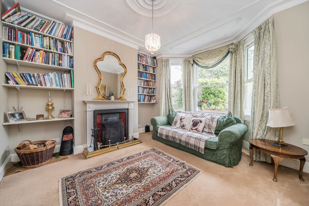 Property photo 2 of 11