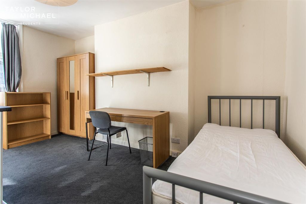 Property photo 1 of 12 Room