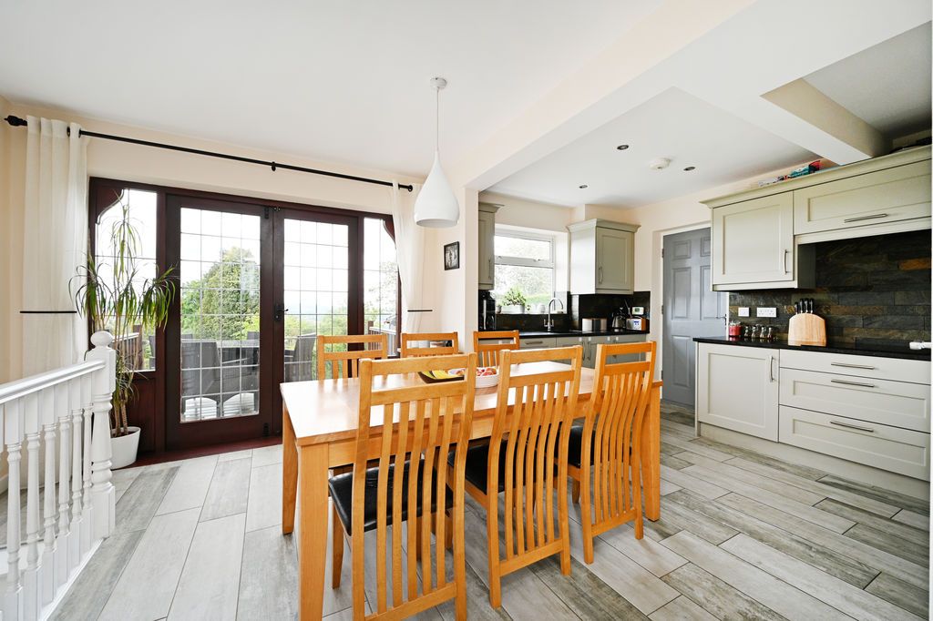 Property photo 2 of 28 Dining Kitchen