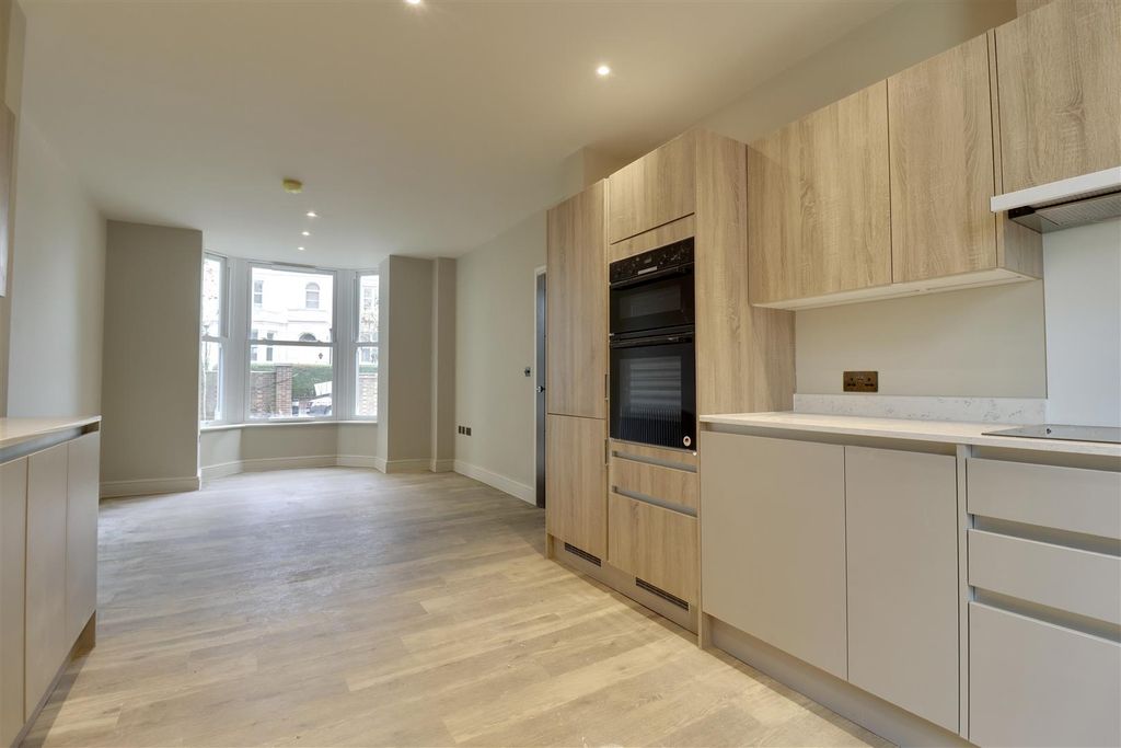 Property photo 2 of 19 C92804A9-6B22-4Bf6-9F29-9D4F180889C6_1_201_A.Jpeg