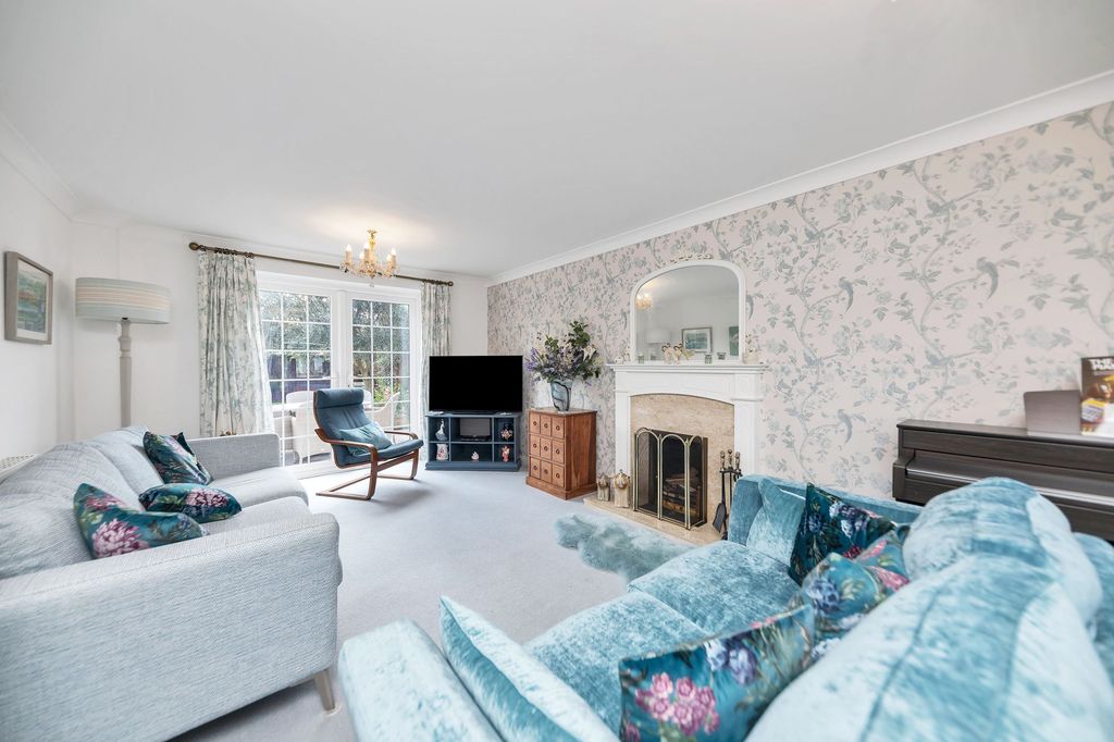 Property photo 2 of 36