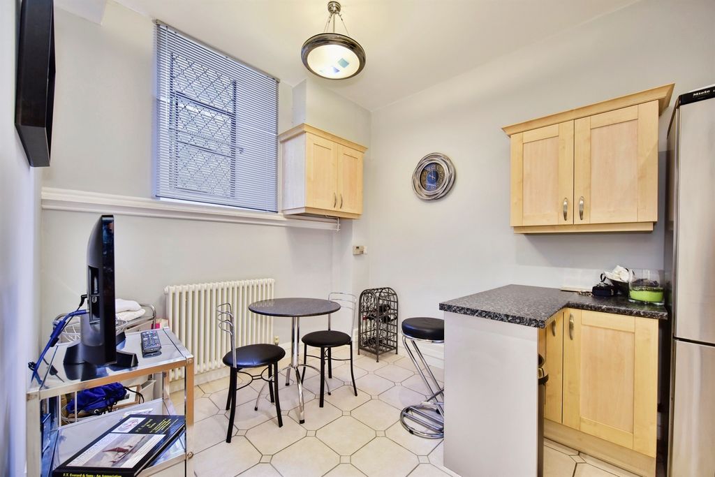 Property photo 2 of 27