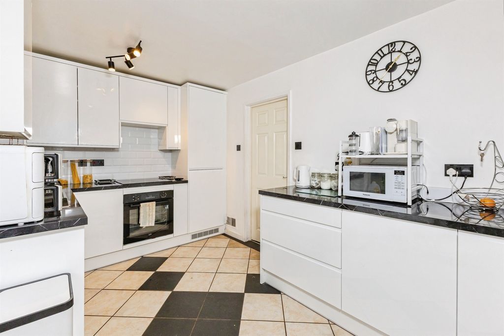 Property photo 3 of 16