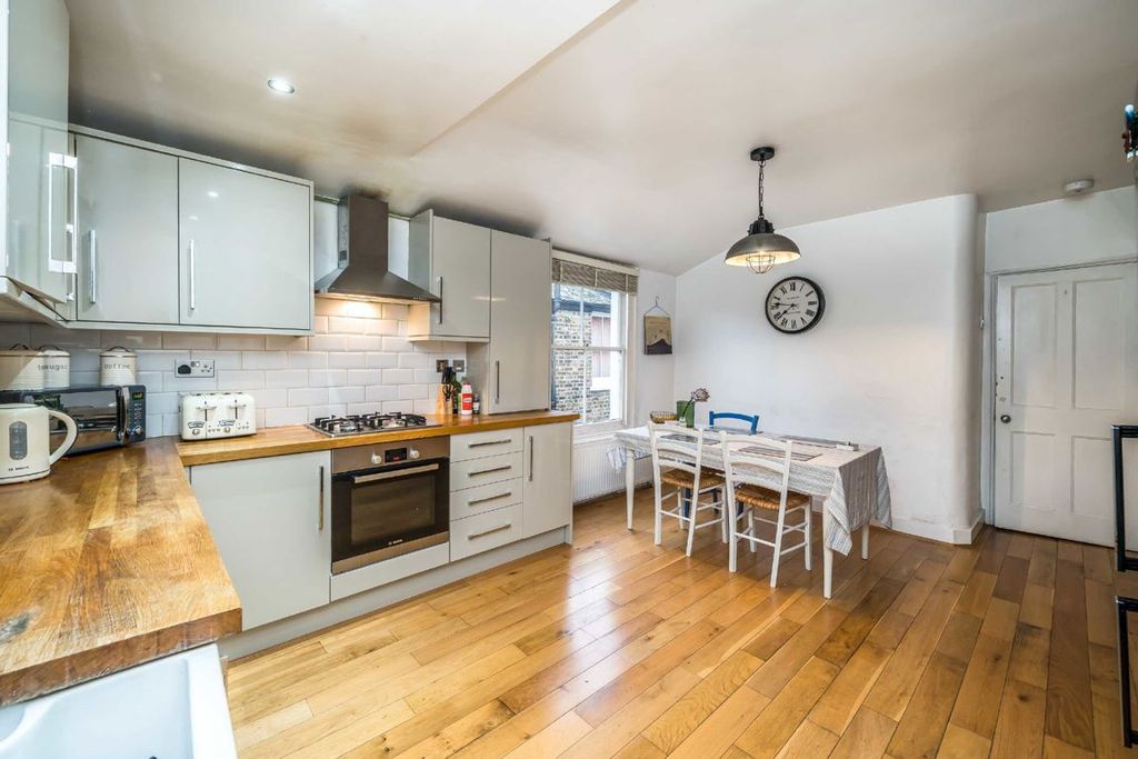 Property photo 3 of 6