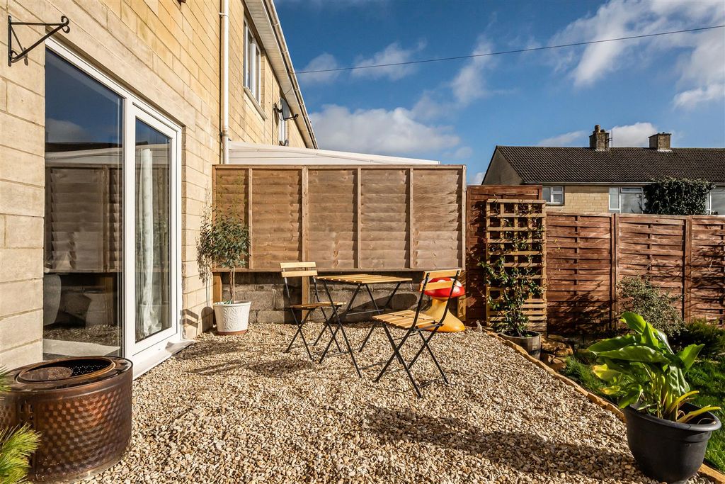 Property photo 3 of 16 Garden