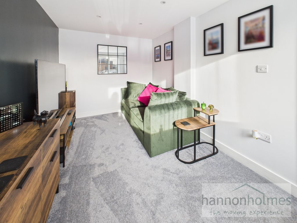 Property photo 3 of 47 Cam05283G0-Pr0140-Still004