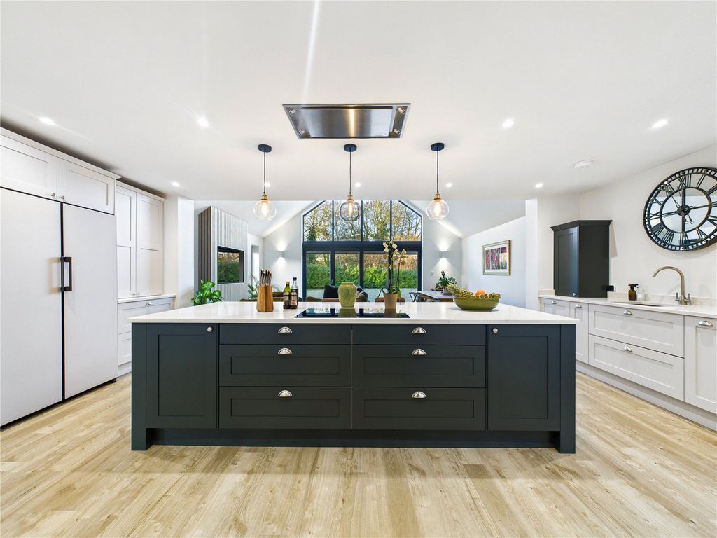 Property photo 2 of 22 Picture No. 11