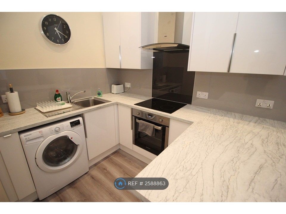 Property photo 1 of 4 Kitchen