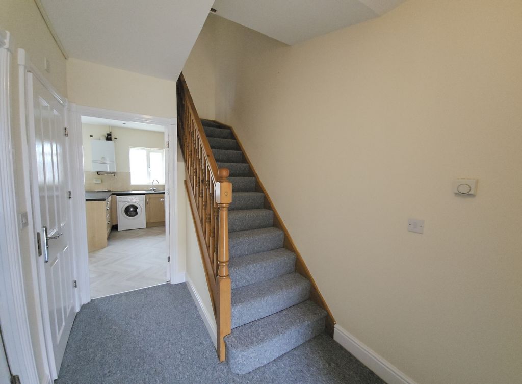 Property photo 2 of 16 Entrance Hall