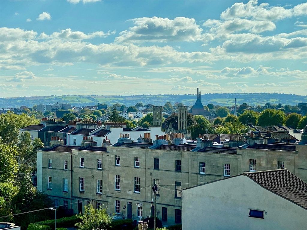 Property photo 2 of 25 Picture No. 28