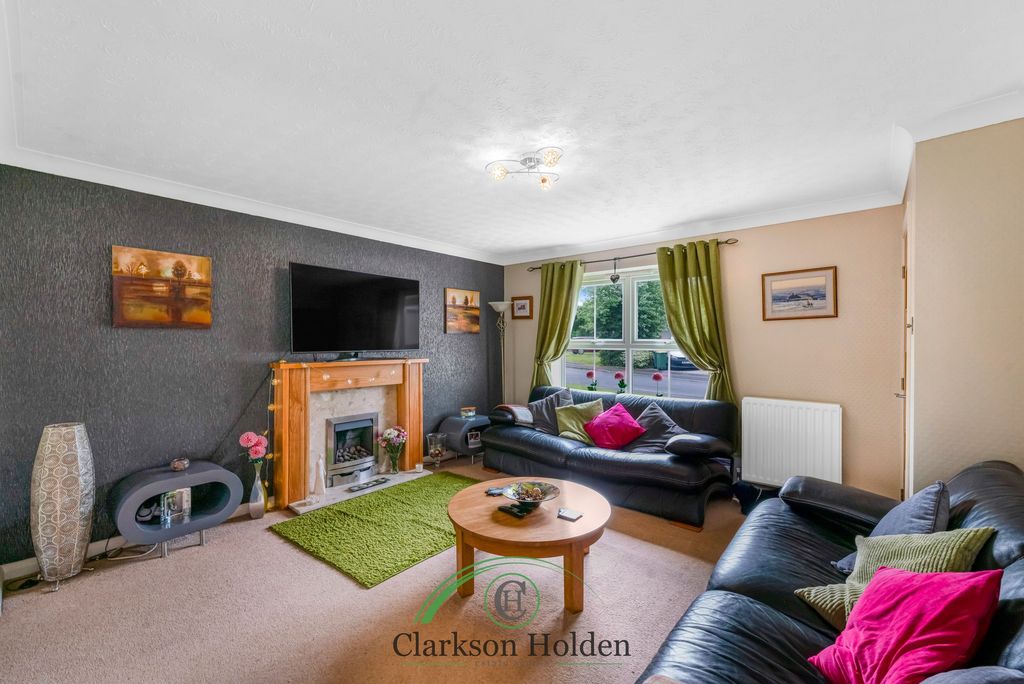 Property photo 2 of 27