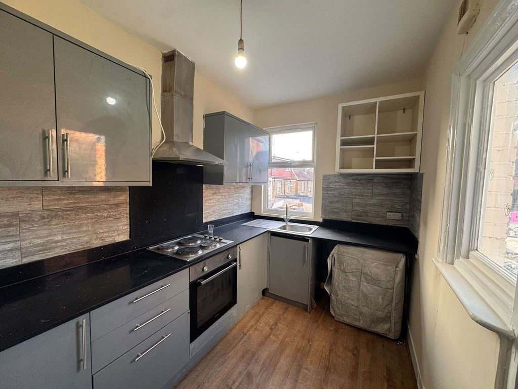 Property photo 1 of 7 4 Bed Flat To Rent The Broadway, Southall Ub1