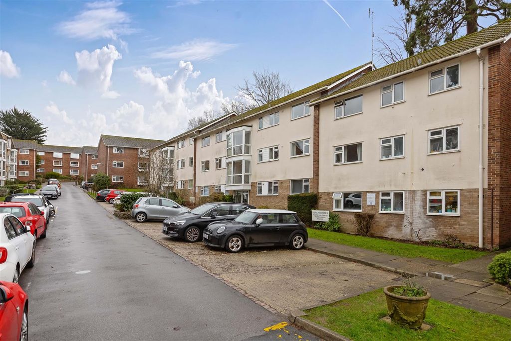 Property photo 2 of 9 Cliveden Court_8.Jpg