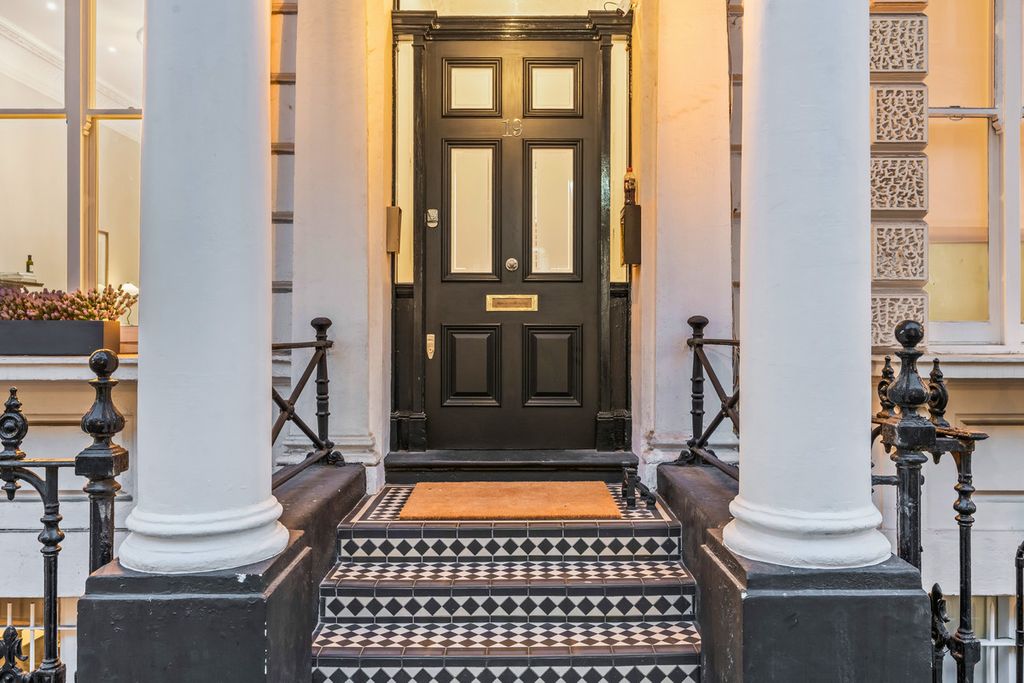 Property photo 3 of 43