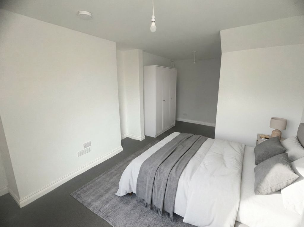 Property photo 1 of 4 Elegant Modern Bedroom With Fresh White Decor...