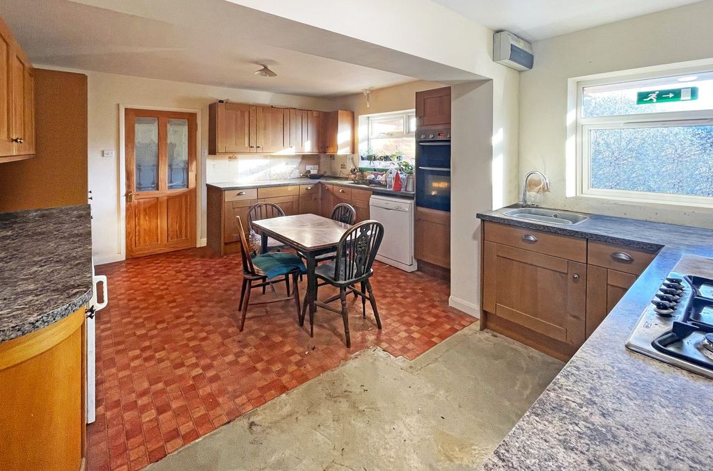 Property photo 3 of 6