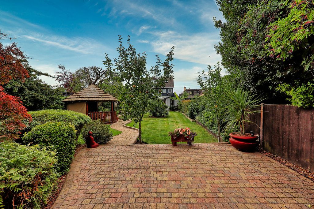 Property photo 2 of 50