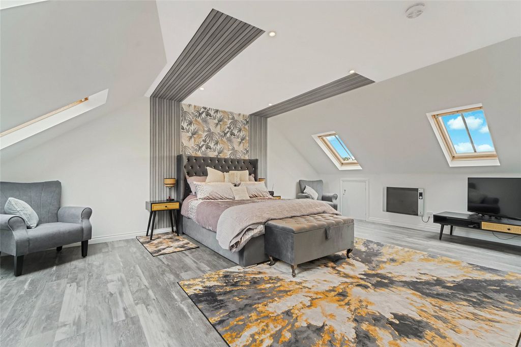 Property photo 3 of 26 Top Floor Bedroom