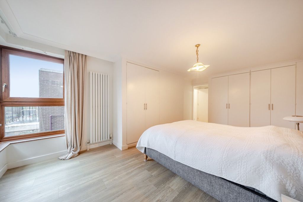 Property photo 2 of 18 Picture No. 11