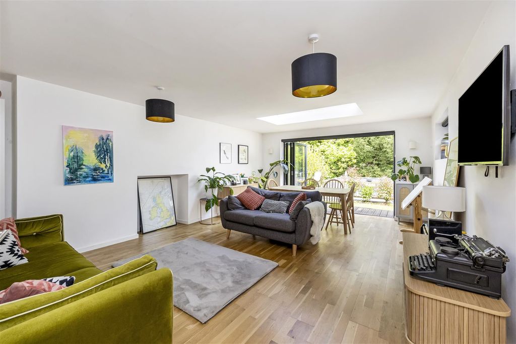 Property photo 1 of 17 Sitting Room