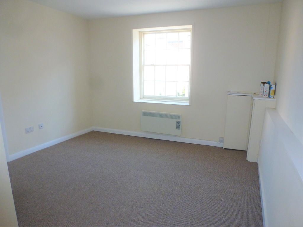 Property photo 3 of 5 Living Room