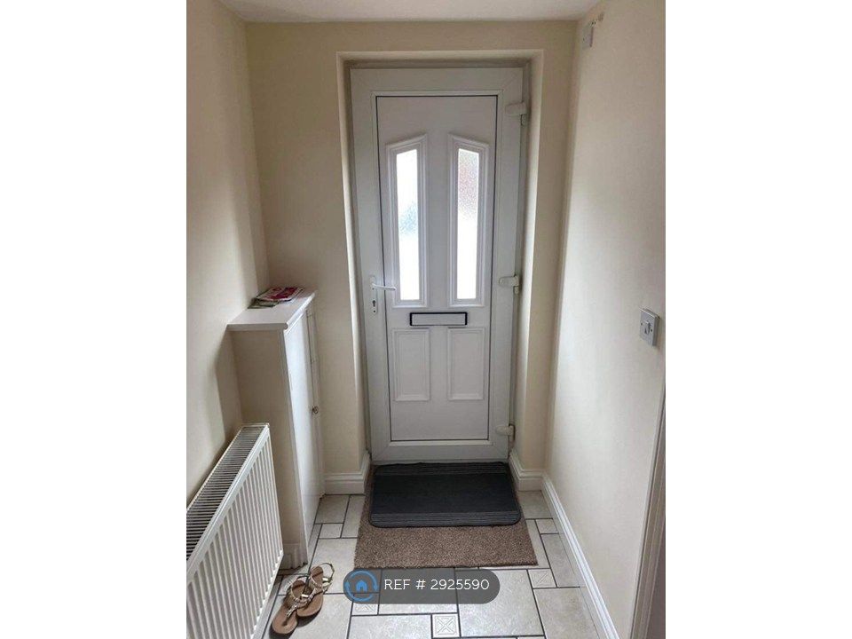 Property photo 2 of 14 Entrance Hall