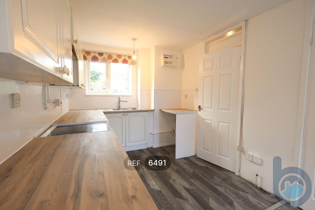 Property photo 2 of 18 Kitchen / Diner