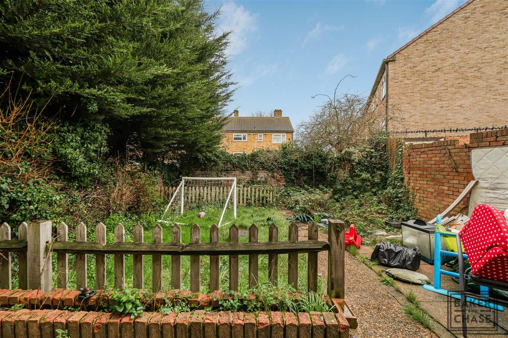 Property photo 2 of 19 Rear Garden South Facing