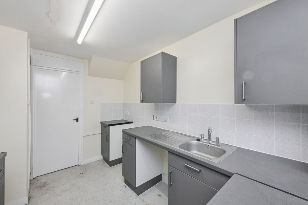 Property photo 3 of 16 60 Madells, Epping, Essex CM16 4Nw