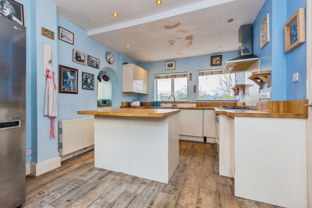 Property photo 2 of 20 Pbox-Img.Jpg